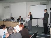 Marta Kusterka podczas prezentacji danych statystycznych charakteryzujących gminy biorące udział w projekcie